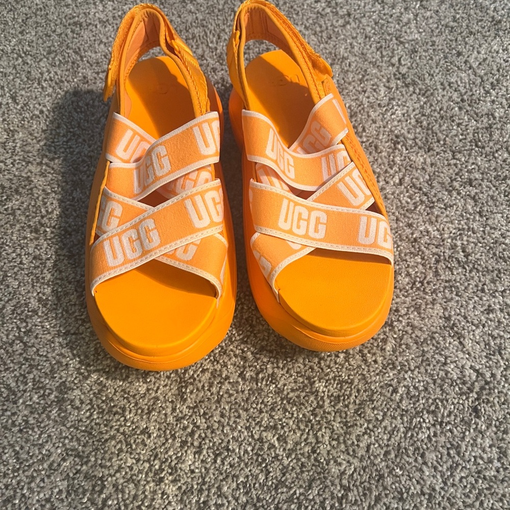 UGG cloud Women Vibrant Orange Footwear